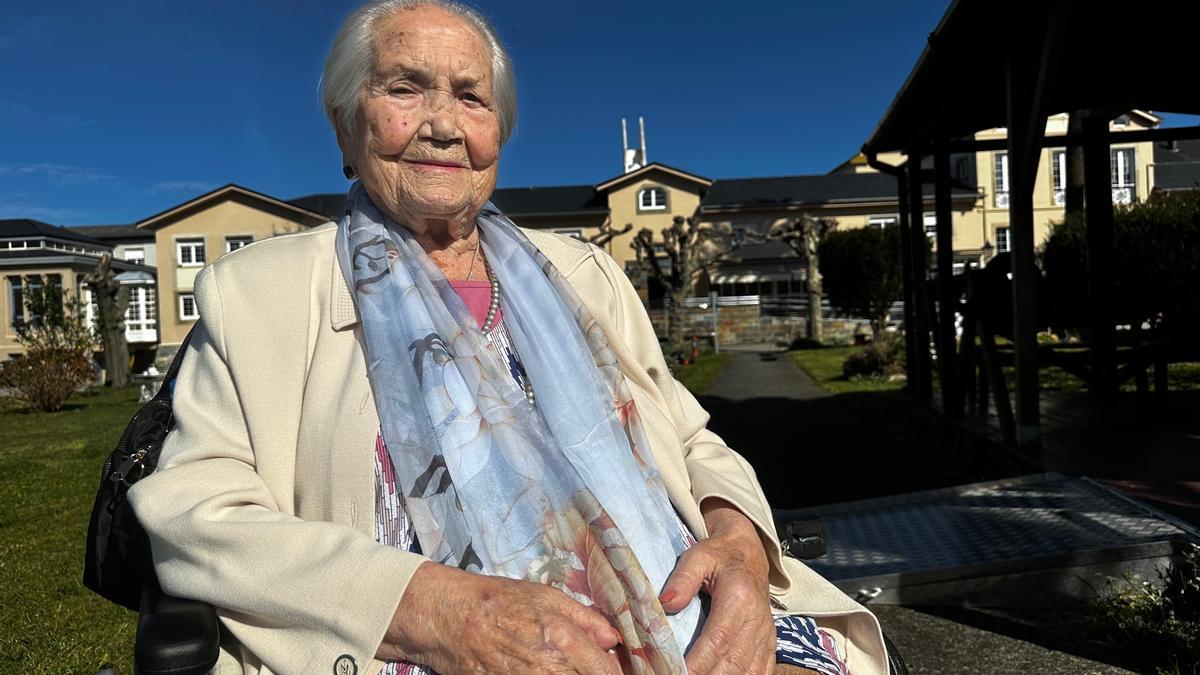 Belarmina Garrandés, "Mina", en la residencia Abhal de Luarca.