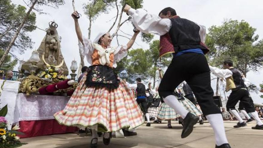 La Patrona en el Festival de Folklore de Villena