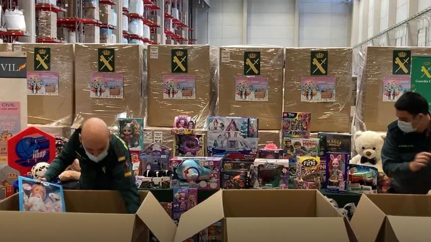 La Guardia Civil recoge 15.000 juguetes en Murcia para La Palma