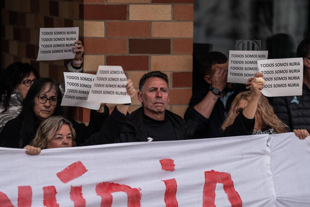 Protestas fuera de la cárcel en la espera de la salida de Alves