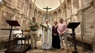 El sacerdote Carlos Capellán, "Puente de Honor" de Amandi (Villaviciosa): "Soy un vecino más, muy de aquí"