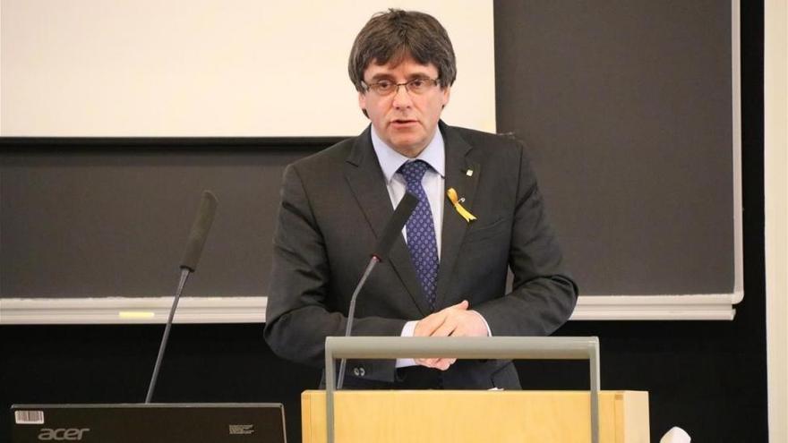 Puigdemont reclama «hechos» al presidente para seguir apoyándole