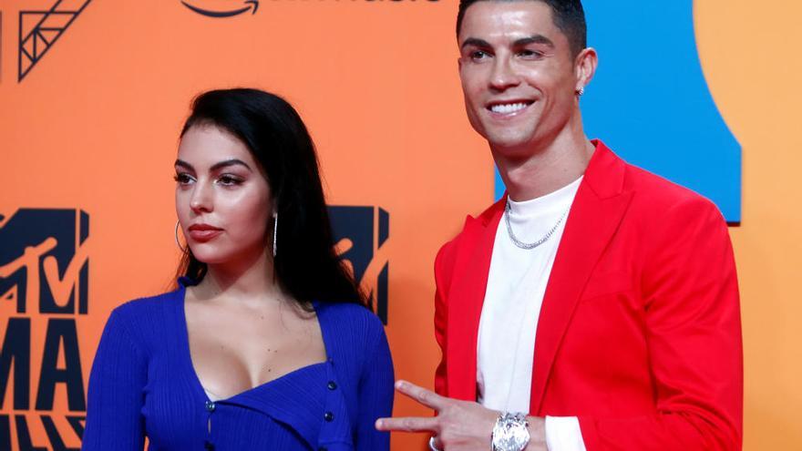 Cristiano Ronaldo y Georgina Rodríguez, en la alfombra roja de los EMAs 2019