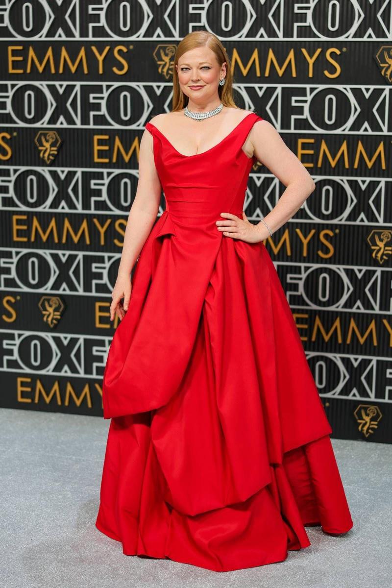 Sarah Snook en los Premios Emmy 2023