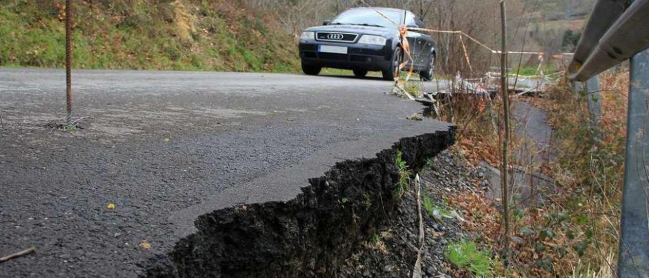 Cabrales pide ayuda para reparar el argayo de El Escobal