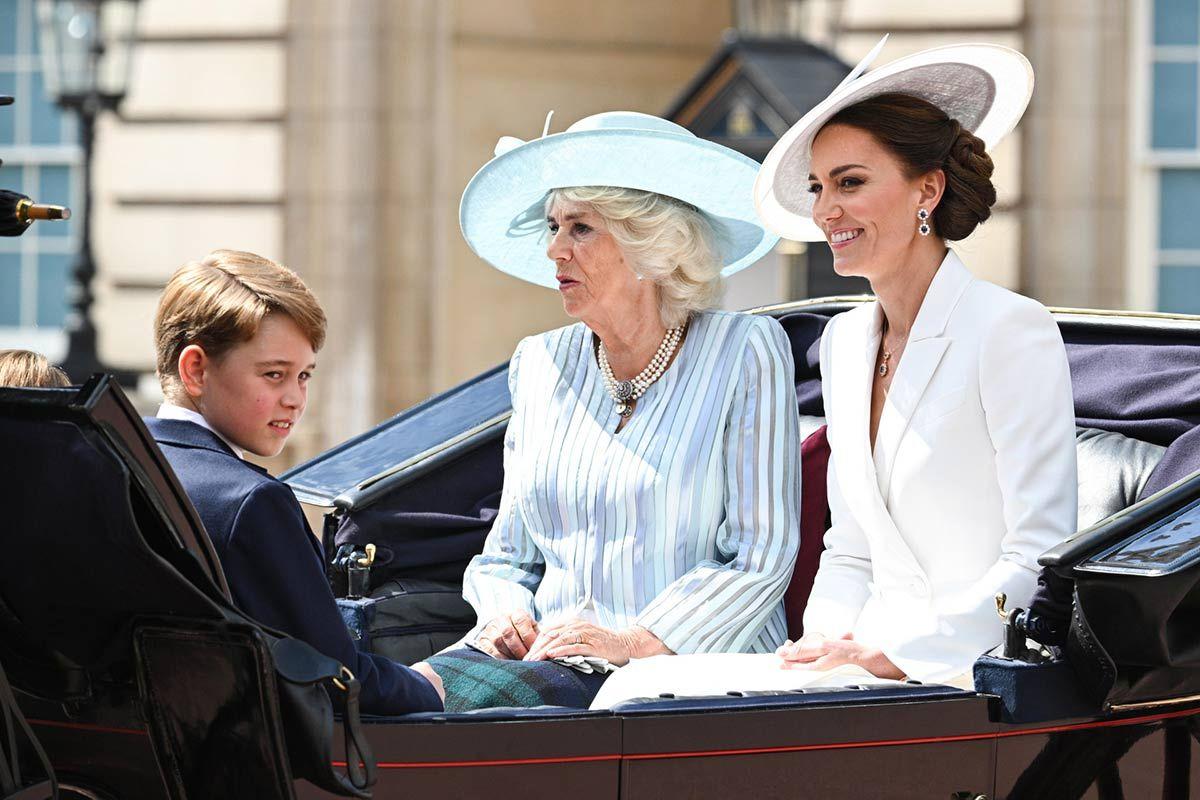Camilla Parker-Bowles compartió carroza con Kate Middleton y sus tres hijos