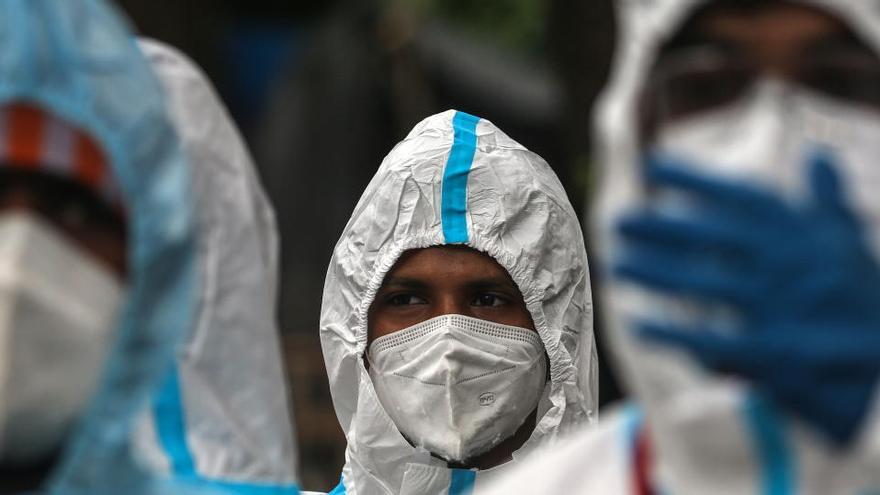 Trabajadores sanitarios en India.