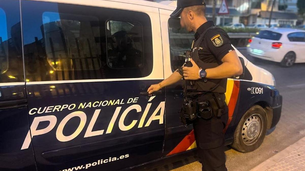 Un agente de Policía Nacional de Ibiza