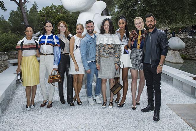 Emma Stone y Justin Theroux, junto a otras celebrities en una fiesta organizada por Louis Vuitton