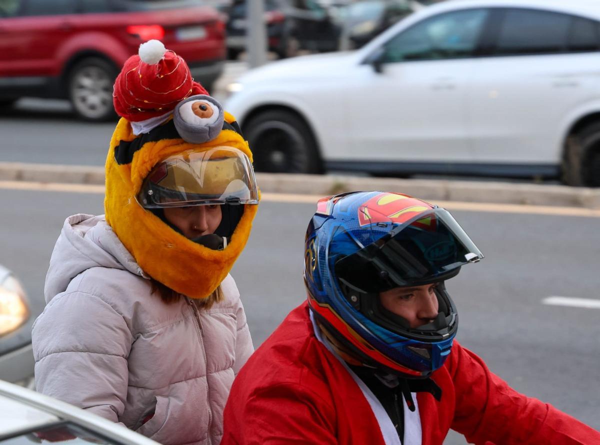 'Papanoelada' motera recorre las calles de València