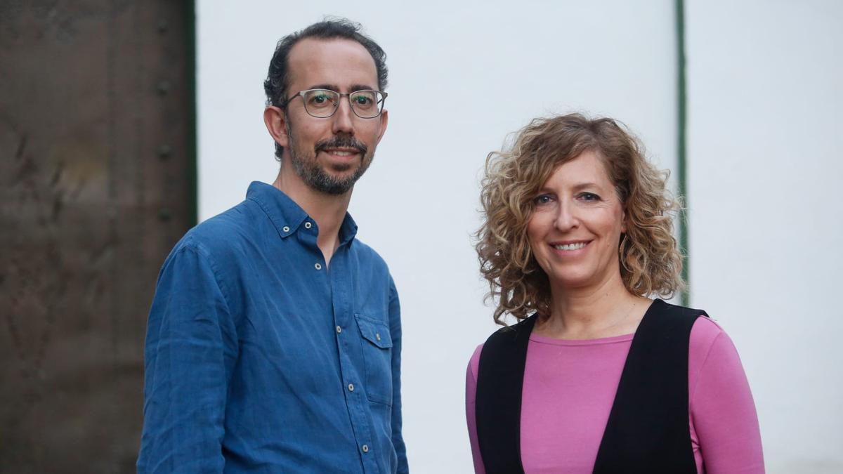 Los periodistas cordobeses José María Martín y Marta Jiménez, autores del podcast sobre Julio Anguita premiado.