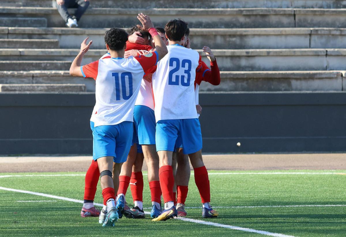 Els jugadors del Manresa celebren un gol
