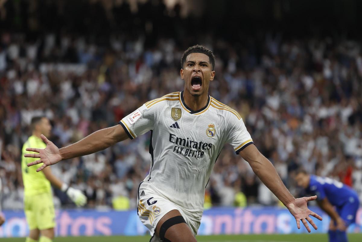 El centrocampista inglés del Real Madrid Jude Bellingham celebra su gol durante el partido correspondiente a la jornada 4 de LaLiga que Real Madrid y Getafe SAD disputaron en el Santiago Bernabéu. EFE/ Juan Carlos Hidalgo El centrocampista inglés del Real Madrid Jude Bellingham celebra su gol durante el partido correspondiente a la jornada 4 de LaLiga que Real Madrid y Getafe SAD disputaron en el Santiago Bernabéu. EFE/ Juan Carlos Hidalgo