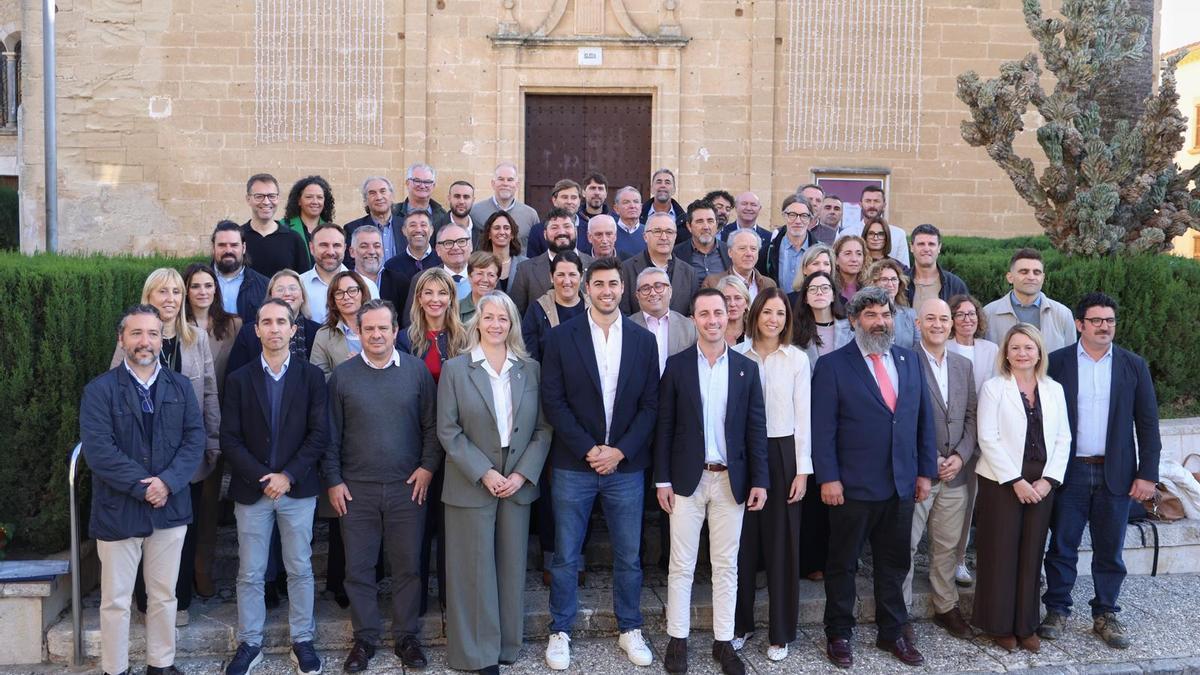 Foto de familia de la asamblea de alcaldes y alcaldesas de Mallorca.