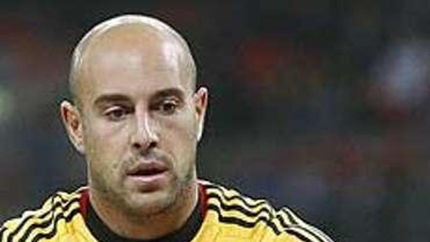 Reina, durante un partido con la selección española.