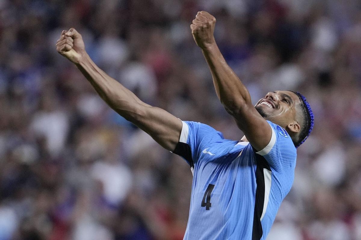 Araujo ofreció su mejor versión con la selección de Uruguay en Chile