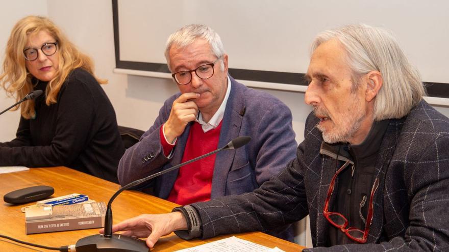 Chus Molina, Alfonso Armada y Manuel Vilariño, en la presentación del libro.   | // GERMÁN BARREIROS/ROLLER AGENCIA