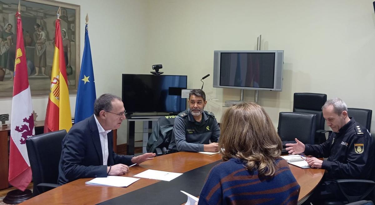 Reunión semanal de Policía Nacional, Guardia Civil y subdelegado de Gobierno.