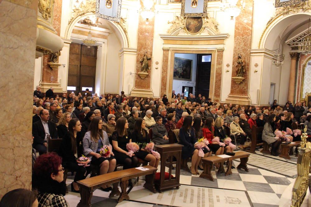 Ofrenda de las falleras mayores de Primera A el 1 de Enero