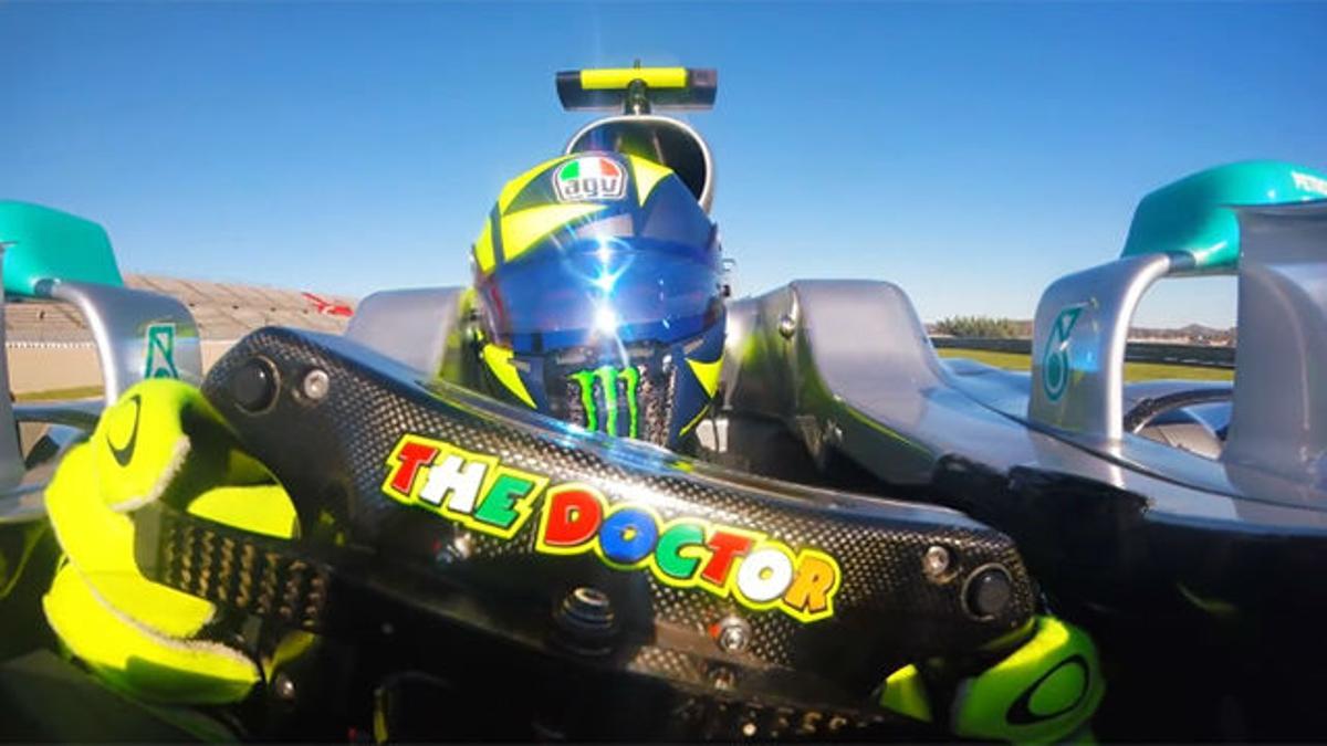 ¿Sabrá Valentino Rossi correr con el coche de Fórmula 1 de Hamilton?