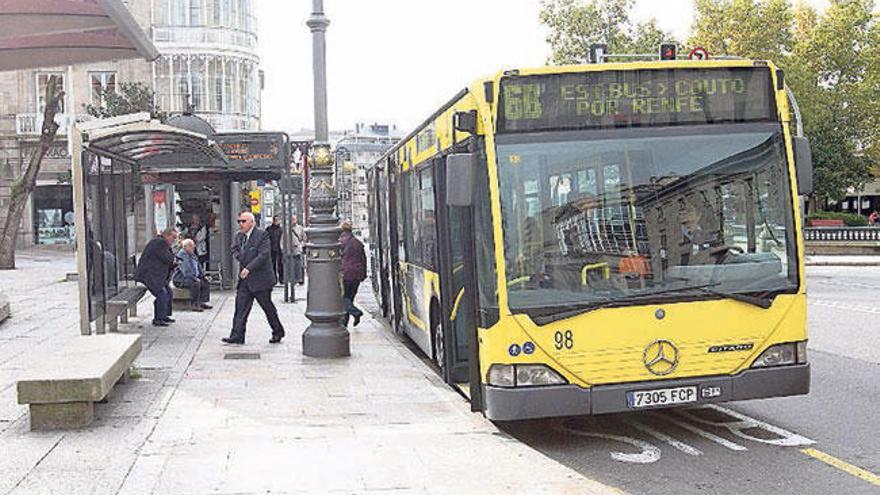 Uno de los buses de la actual flota municipal.  // Iñaki Osorio