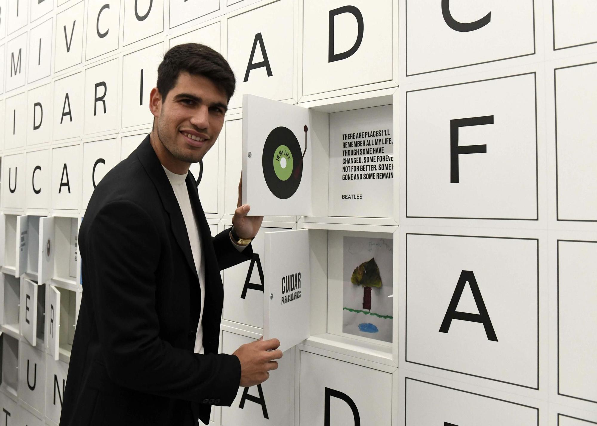 Así ha sido la inauguración de la exposición de Carlos Alcaraz en la Cárcel Vieja de Murcia