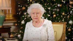 La reina Isabel II durante el discurso de Navidad