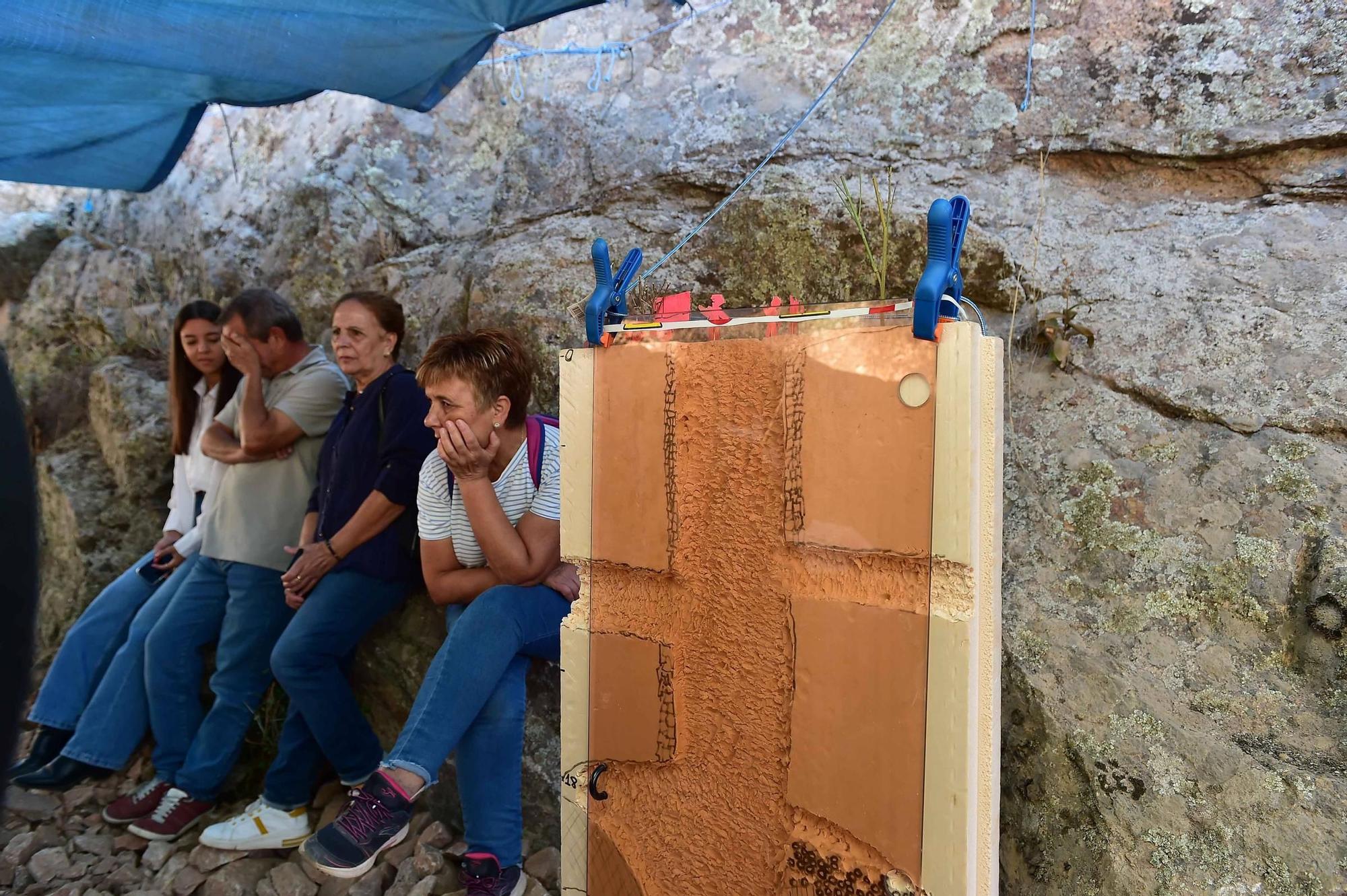 Fotogalería | Las familias de los represaliados de la mina La Paloma presencian las primeras exhumaciones