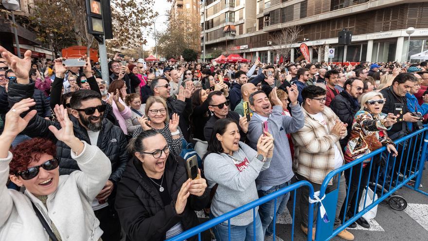 Atronadora primera mascletà del año en Alicante