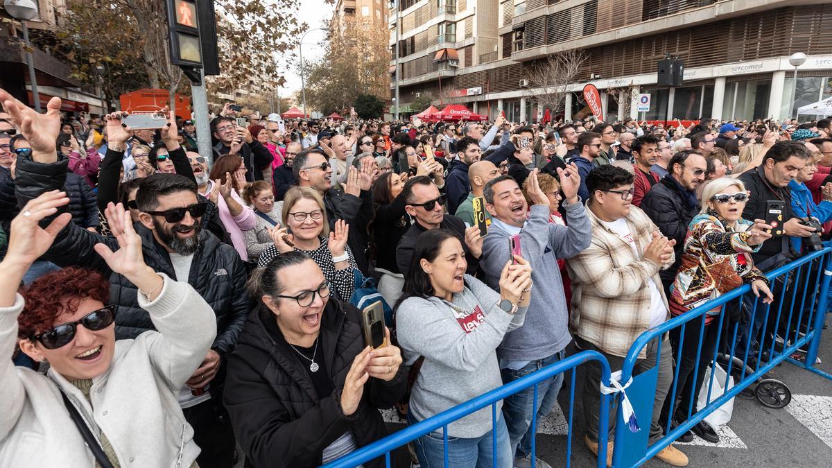 Alicante vibra con la primera mascletà del año