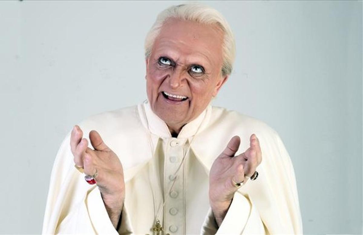 Toni Albà, caracteritzat com el Papa de ’Polònia’. Toni Albà, caracteritzat com el Papa de ’Polònia’.