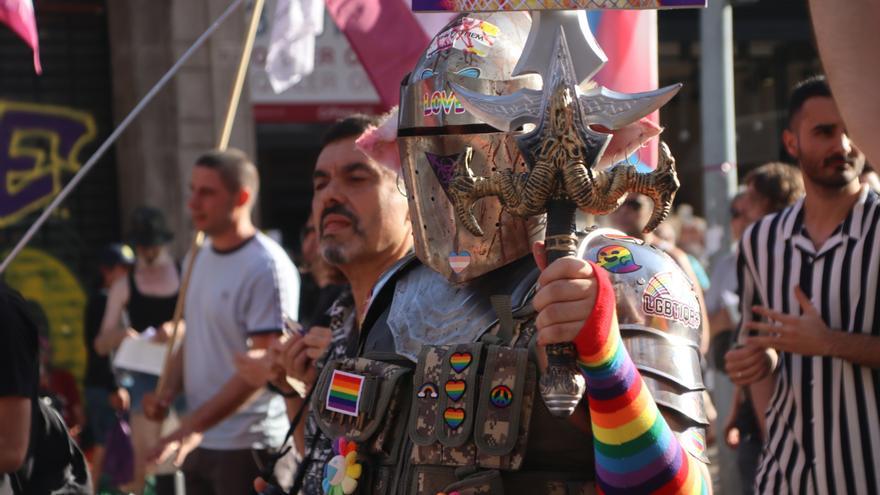 Unes 3.300 persones es manifesten pels carrers de Barcelona per reivindicar els drets del col·lectiu LGBTI