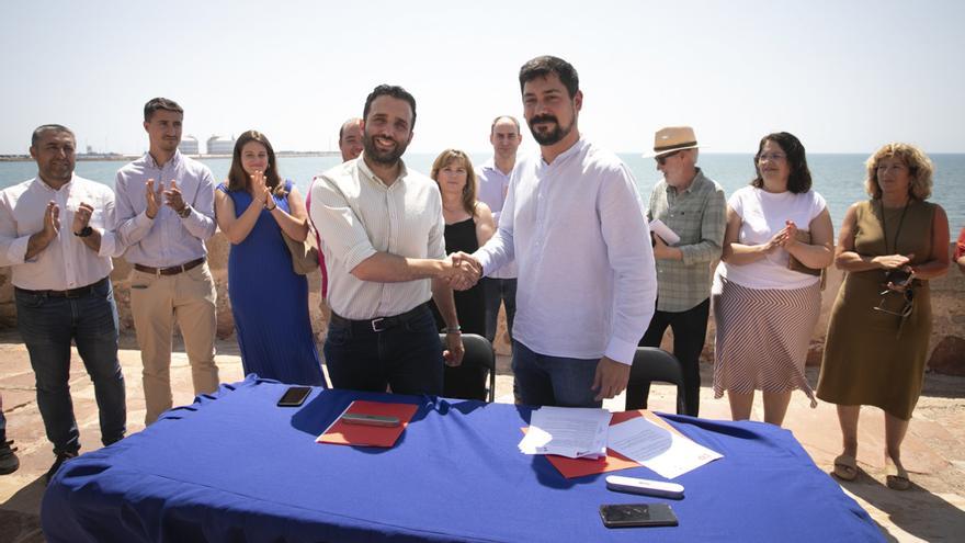 Firma del pacto de gobierno entre PSPV y EU-Podem en Sagunt