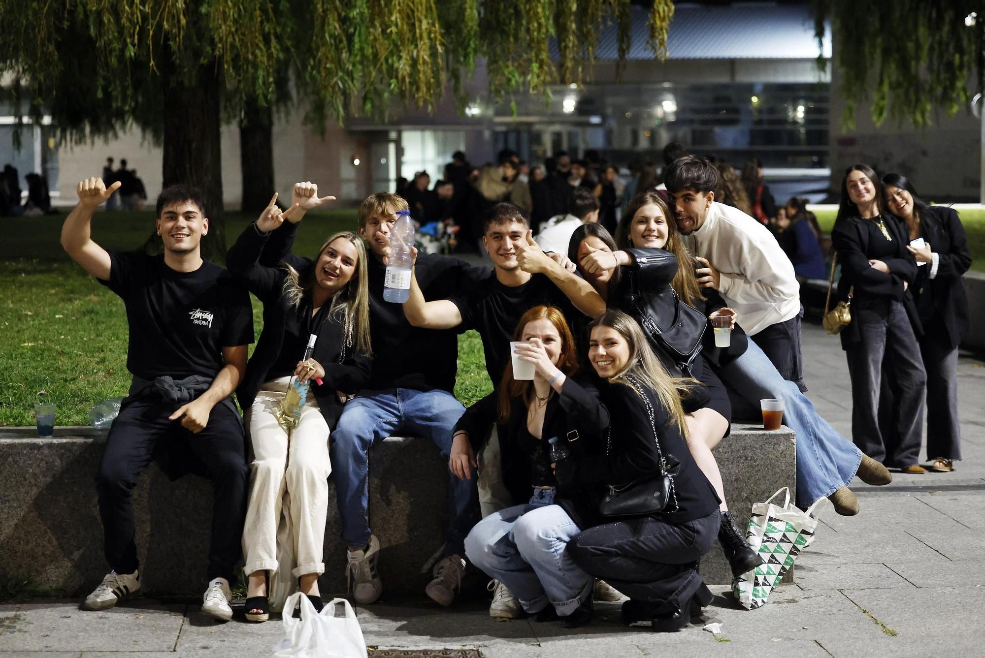 Estudiantes celebran el fin de los exámenes de la PAU y Universidad