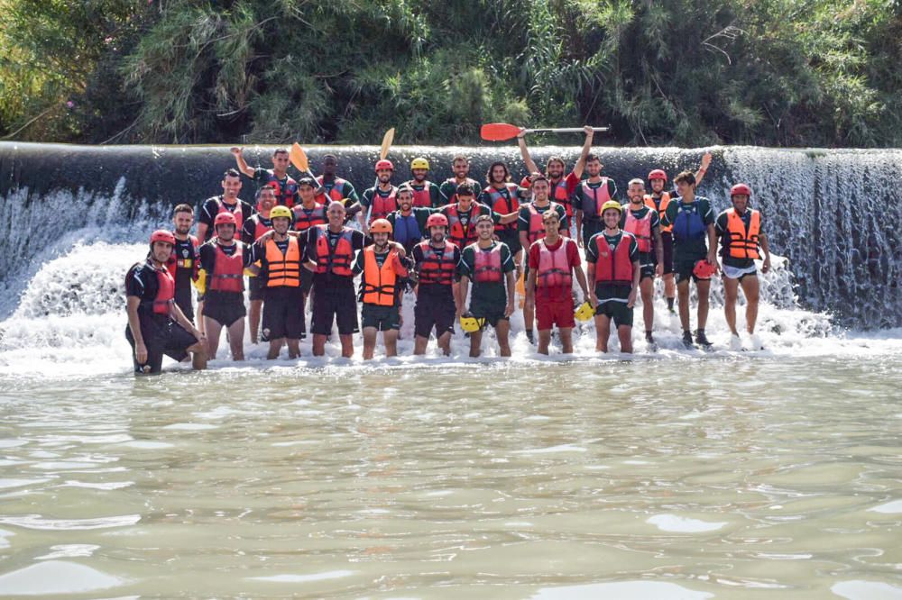 Los jugadores del Elche disfrutan haciendo rafting en el río Segura