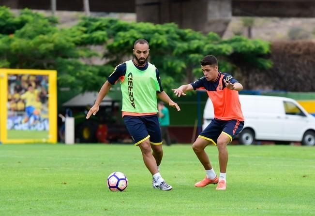 .Entrenamiento de la UD Las Palmas en Barranco ...