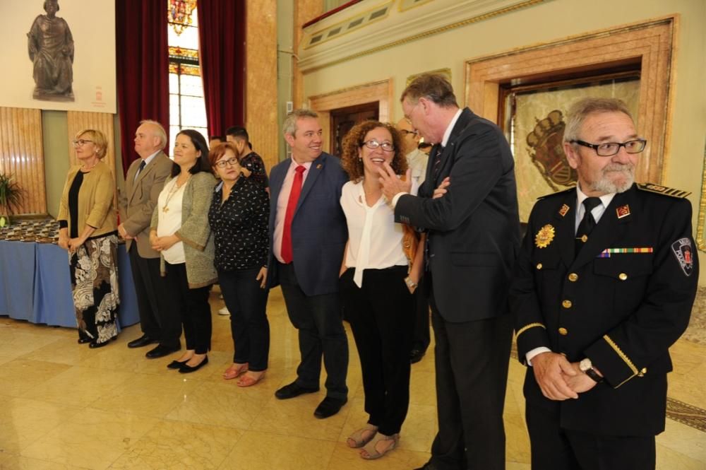 Homenaje a los 39 funcionarios municipales que se jubilan durante este 2016