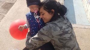 L’infern de Maider: la seva exparella, maltractador i violador, reté la seva filla a Algèria