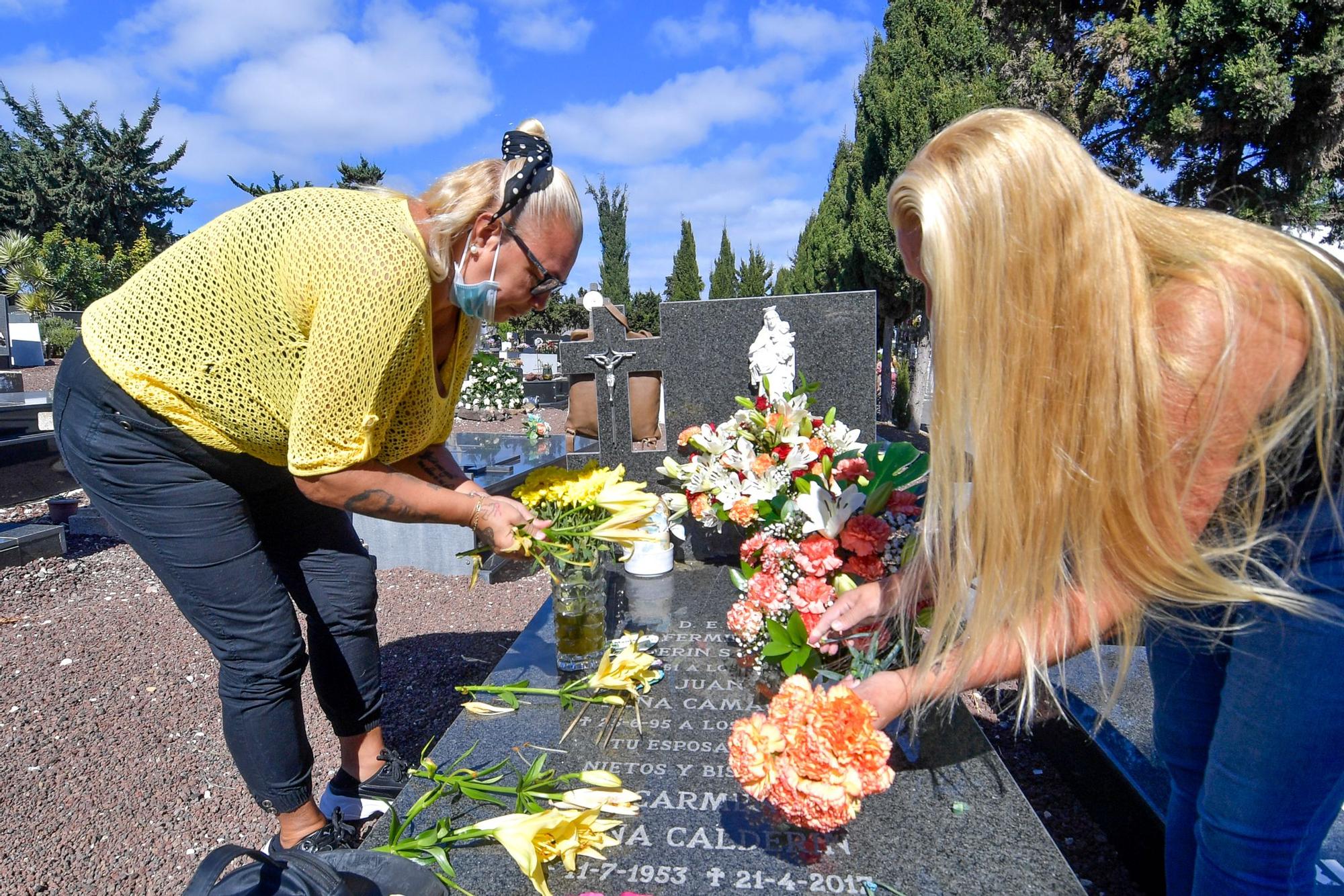 Día de Todos los Santos en el cementerio de San Lázaro (01/11/2021)