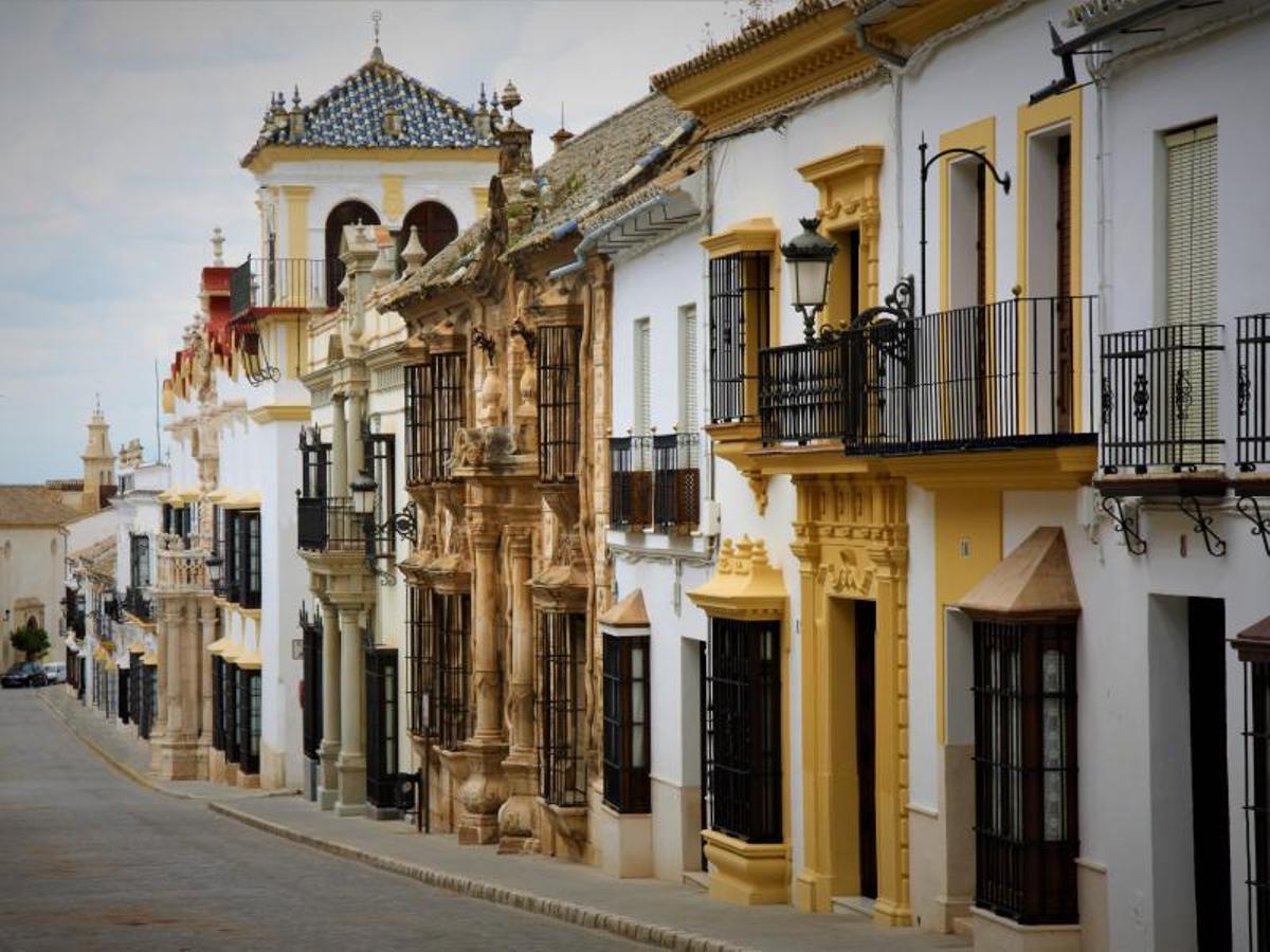 Este es el pueblo de Sevilla que tiene la calle más bonita de toda Europa, según asegura la Unesco