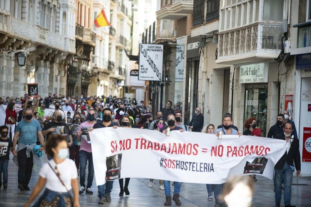 Los hosteleros protestan en las calles de Cartagena sin el apoyo de su patronal