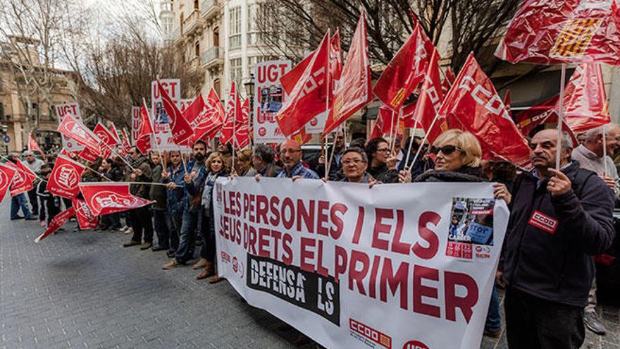 Los sindicatos se manifiestan en Palma para exigir aumentos salariales