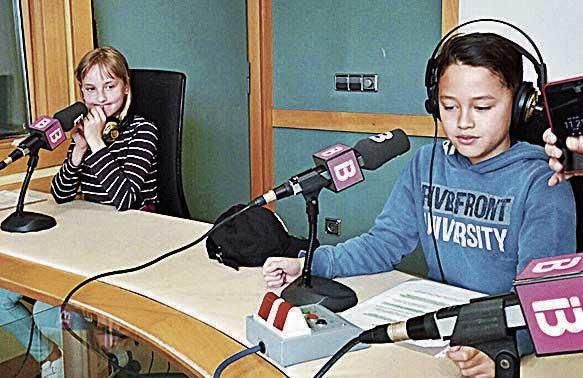 Diari de l'Escola: Periodistes per un dia a la ràdio