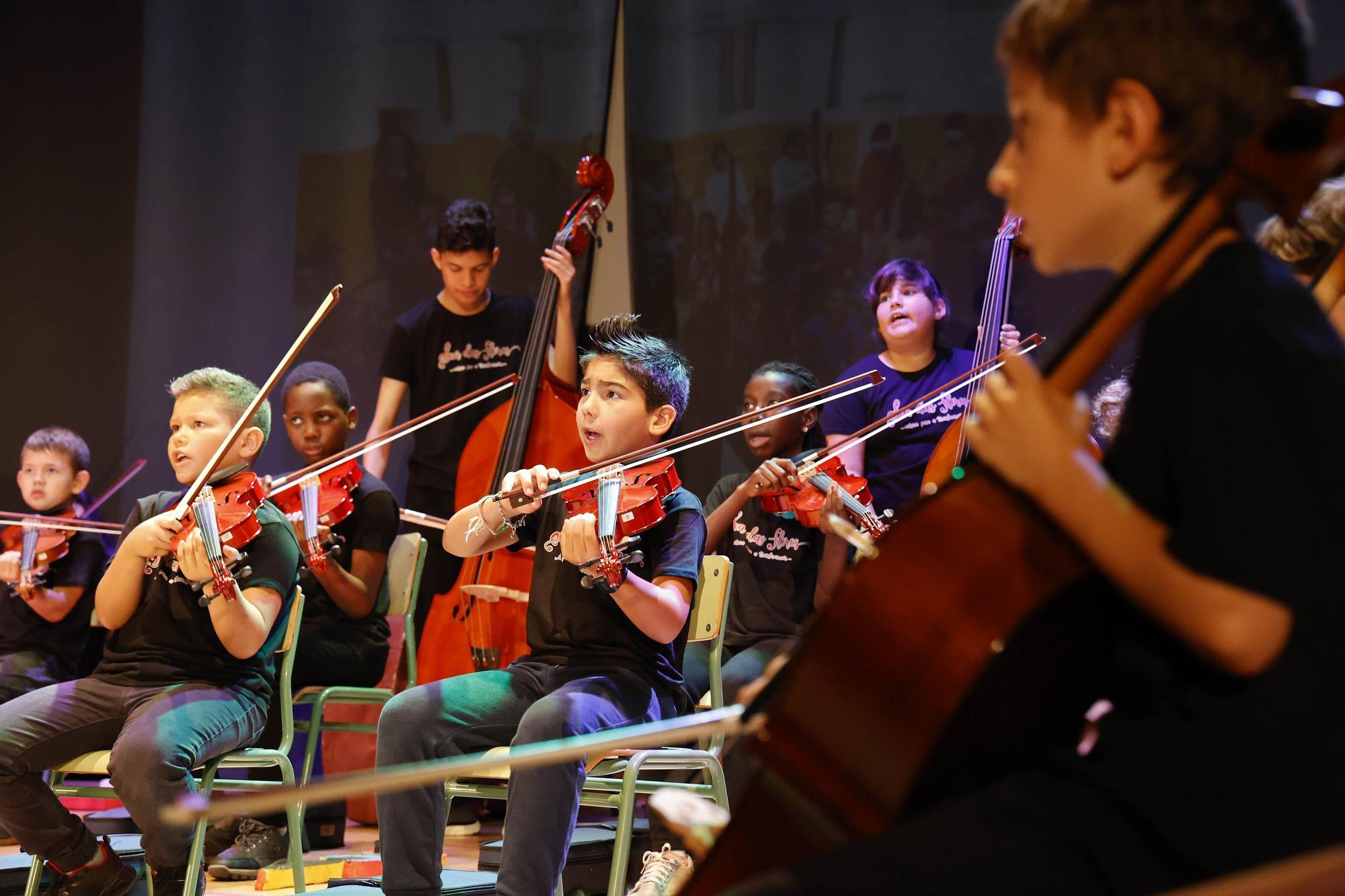 Primer concierto de la orquesta 'Son das Flores' del CEIP Vicente Risco, en junio de 2022