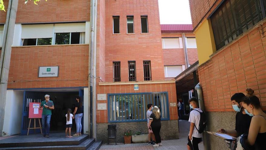 Profesores del IES Trassierra denuncian que se les obliga a dar clase en aulas masificadas
