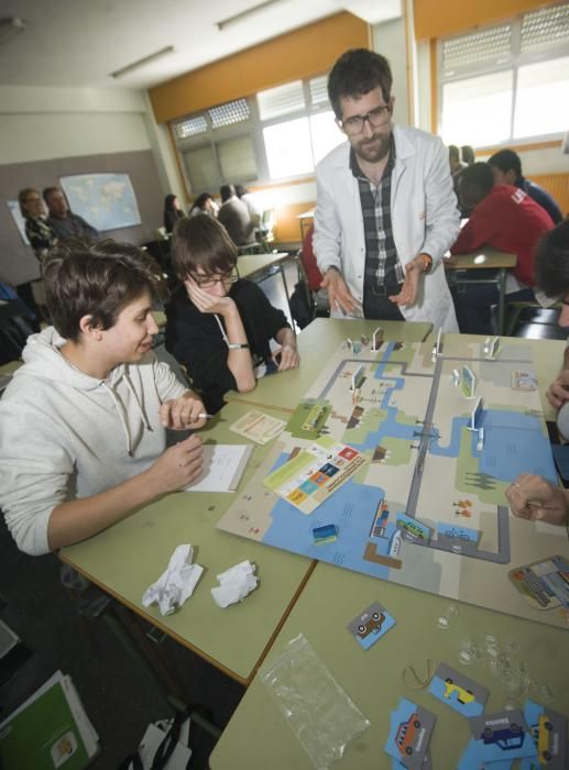 Más de una decena de centros educativos acogen desde el 24 de abril hasta el 6 de mayo los talleres de Aprendenergía ideados para acercar a los más jóvenes el mundo de la energía.