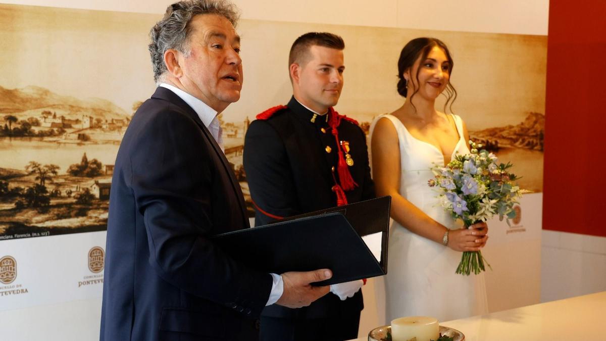 Lores oficia la última boda “de este mandato”