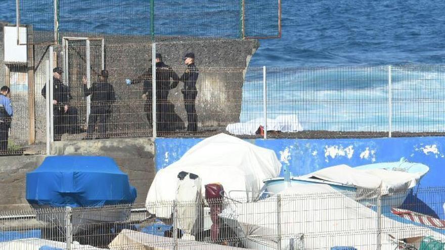 Hallan a un joven muerto en el muelle de Puerto de la Cruz