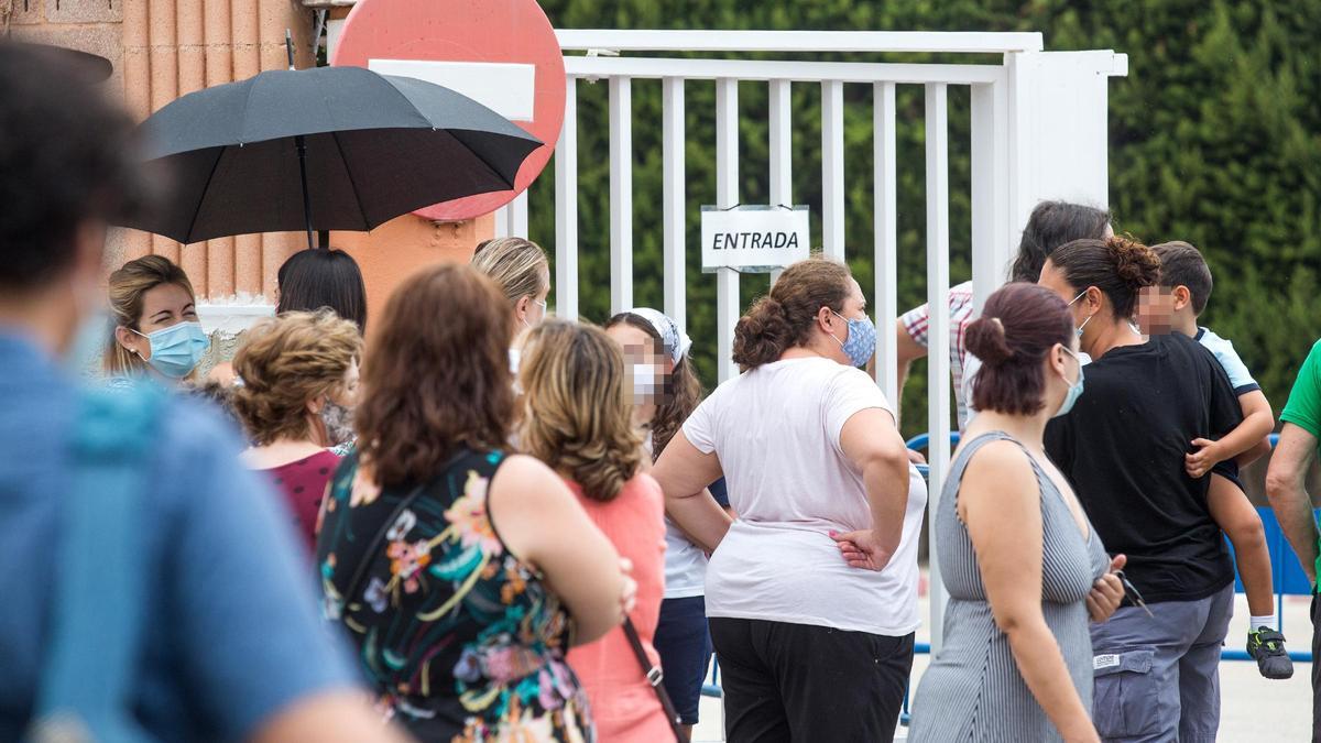 Miles de padres de centros concertados reclaman la jornada continua por el covid