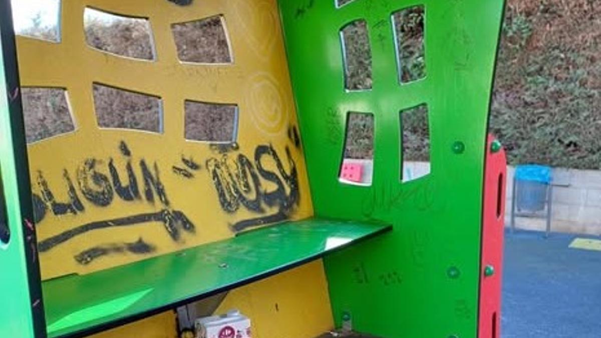 Actos vandálicos en un parque infantil en Morales del Vino